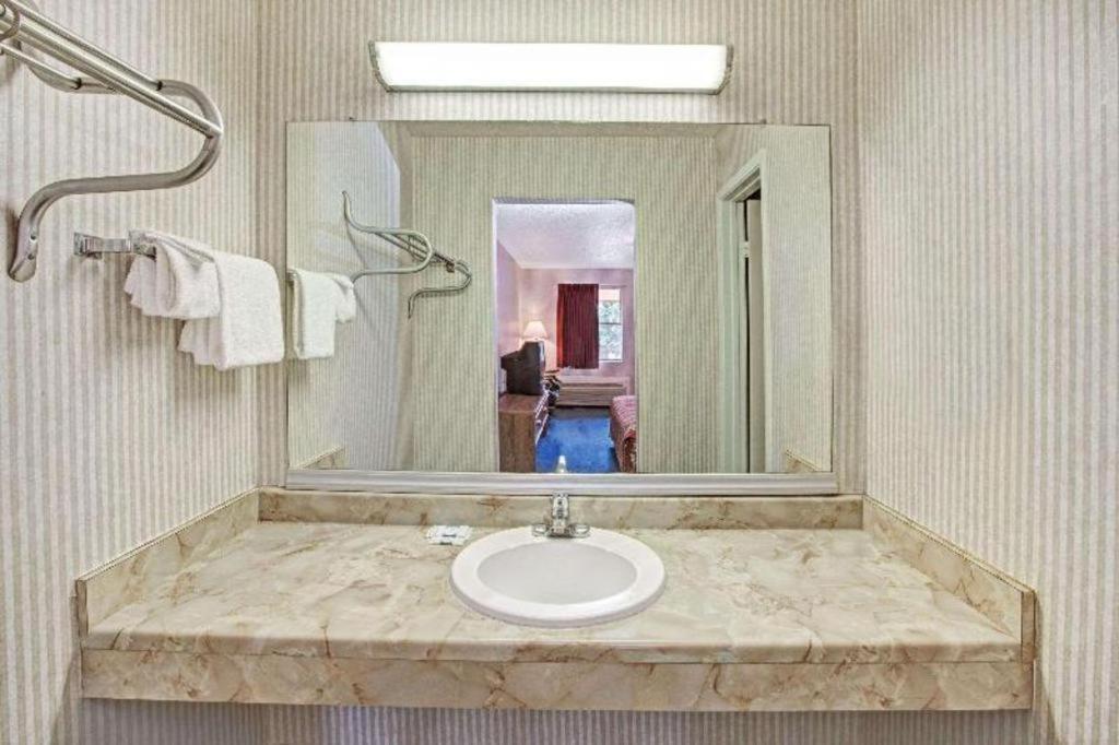 Knights Inn South Houston Tx Екстериор снимка