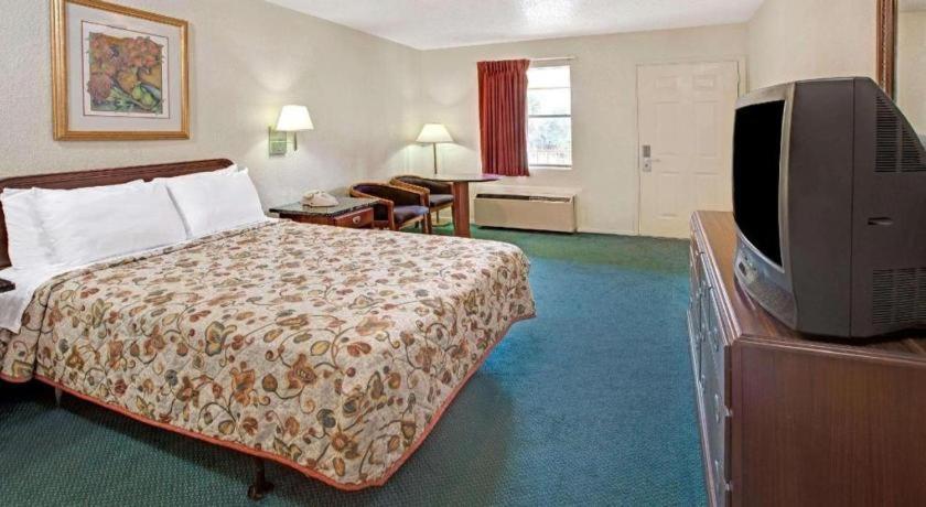 Knights Inn South Houston Tx Екстериор снимка